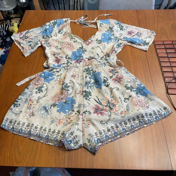 Charlotte Russe cream floral romper - Picture 2 of 2